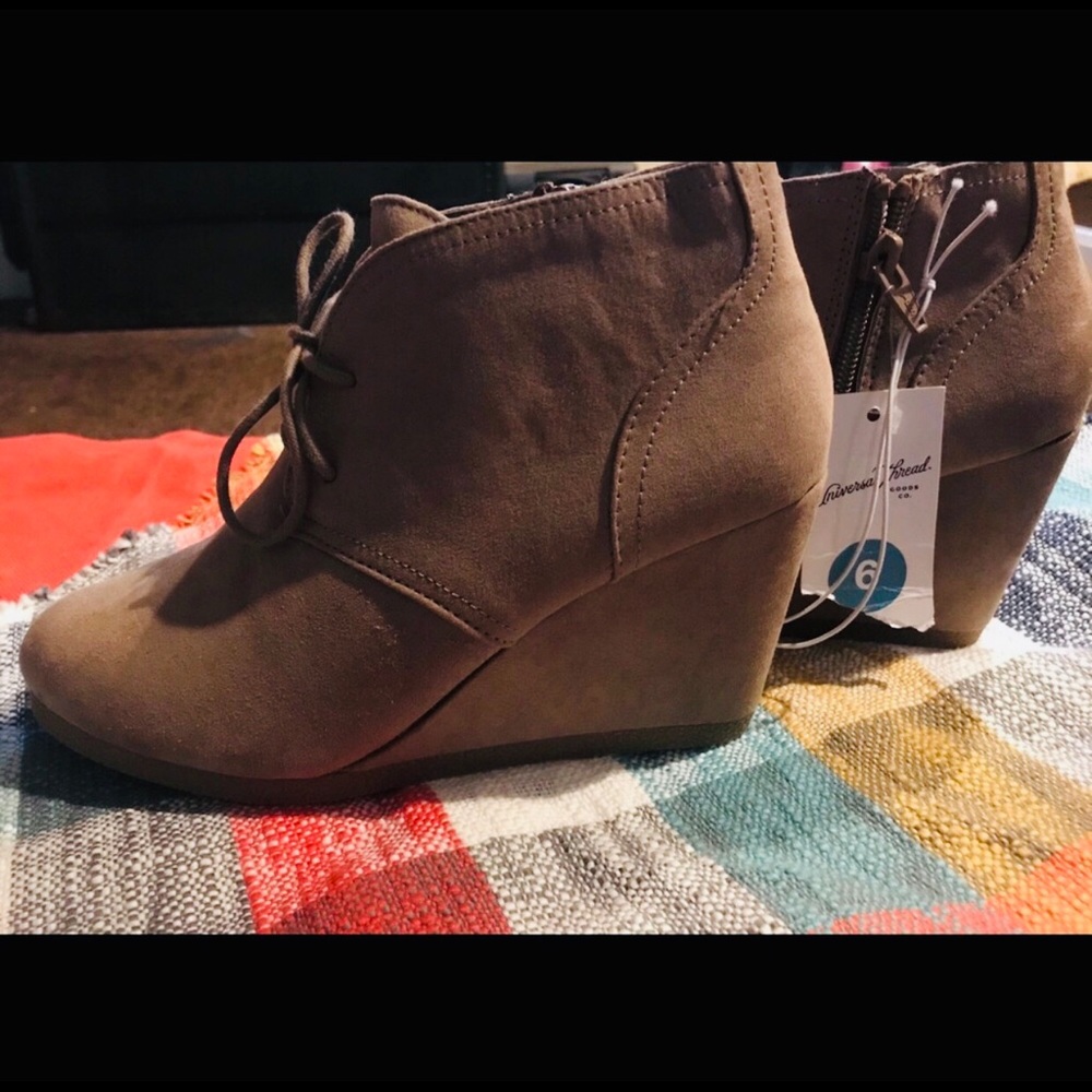 Universal Thread M. Heel Bootie Taupe Pleather